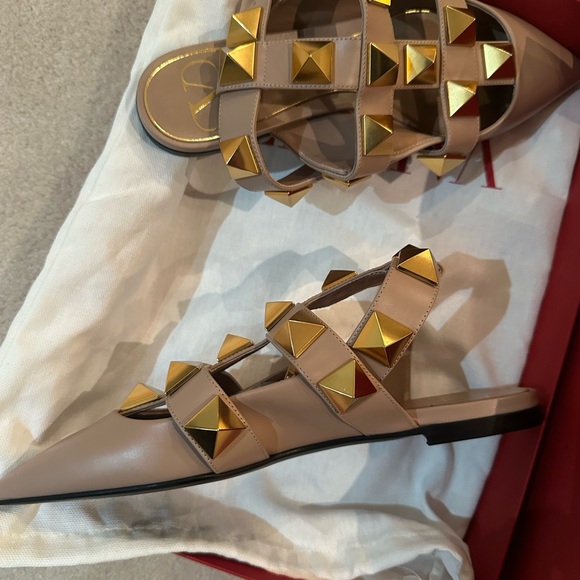 Authentic Brand New Valentino Garavani Taupe Leather Roman Stud Ballet Flats - Picture 4 of 9